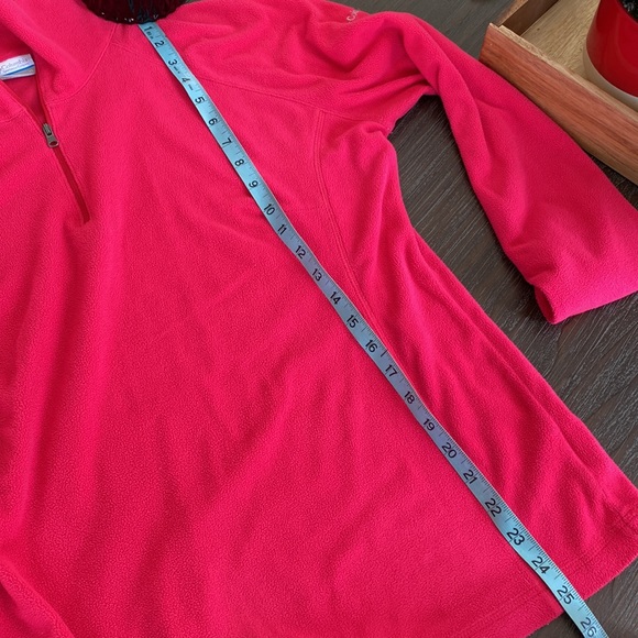 2/$15. Columbia fleece sweater in size extra large. Beautiful hot pink color. - Picture 9 of 9